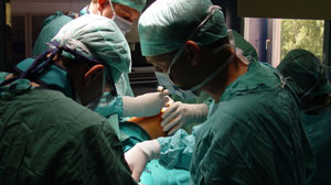 Triclosan-impregnated sutures do not cut surgical site infections Thumbnail